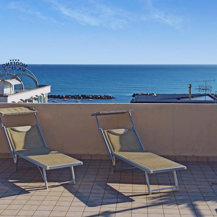 Hotel Gabbiano Cattolica Eksteriør bilde