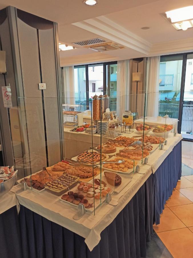 Hotel Gabbiano Cattolica Eksteriør bilde