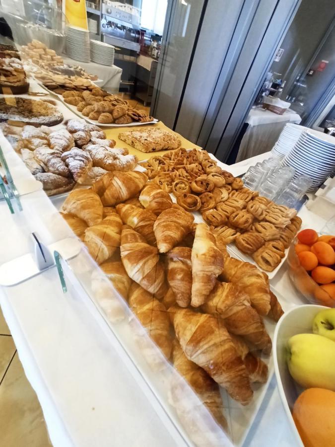Hotel Gabbiano Cattolica Eksteriør bilde